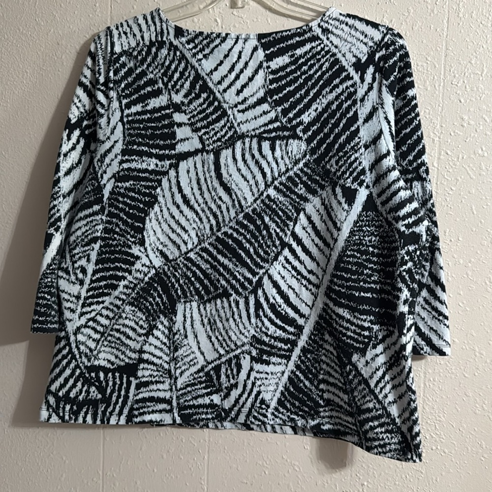 Ruby Rd. Black And White Patterned Top - image 6